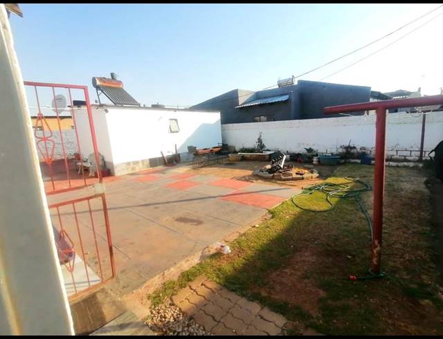 1 BEDROOM HOUSE FOR SALE IN SILUMA VIEW